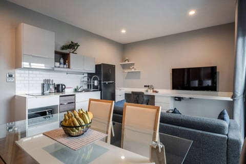 Nira Rawai | Spacious Airy Flat for Relaxed Stay RW179