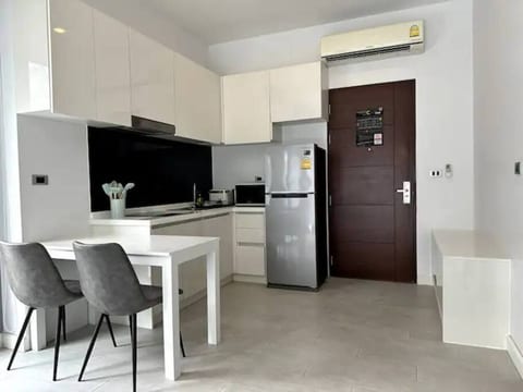 Nalin Naiharn | Modern Stylish Comfort | Utopia NH352
