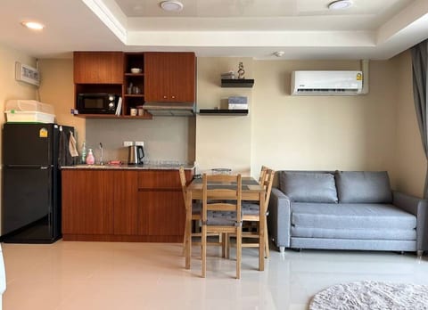 Lyn Rawai | Bright Mountain View 1BR near Ya Nui RW218
