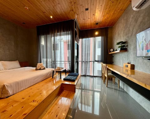 Niran NaiHarn | Serene Island Studio Retreat NH349