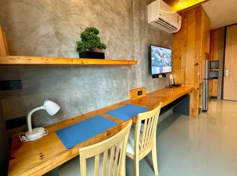 Mira Naiharn | Minimalist Design & Mountain View NH378