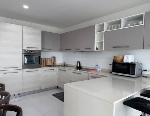 Pailin Karon | Huge Seaview, Pool View Apartment - Apartment