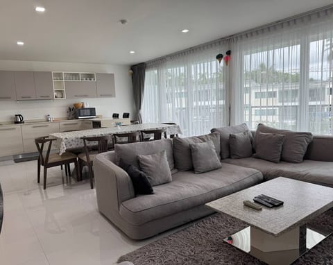 Pailin Karon | Huge Seaview, Pool View Apartment - Apartment