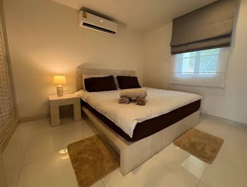 Pailin Karon | Huge Seaview, Pool View Apartment - Apartment