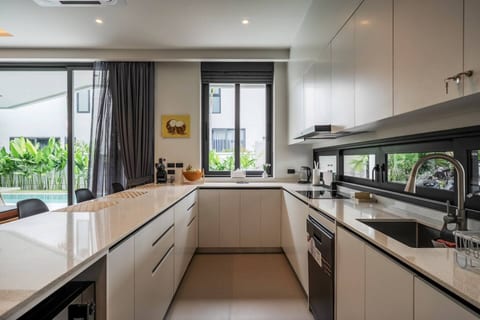 Chantra Rawai | Luxury Modern & Pool Villa - Holiday Home