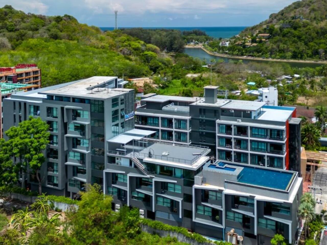 Taya NaiHarn | Scenic View | Modern Studio, Relife NH380