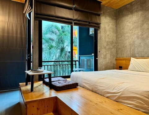 Taya NaiHarn | Scenic View | Modern Studio, Relife NH380