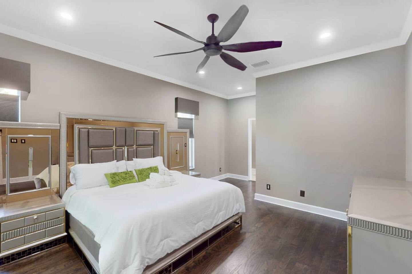 the-riverview-estates-sauna-and-heated-pool/