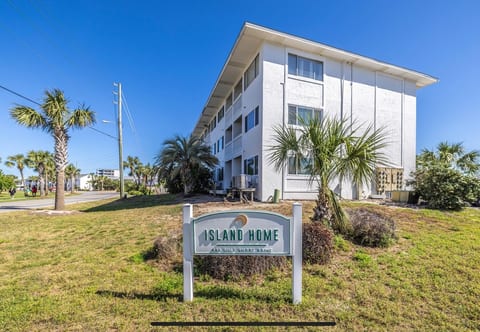 3 Beaches + 2 Free Bikes - Stay at Always Salty! image 4