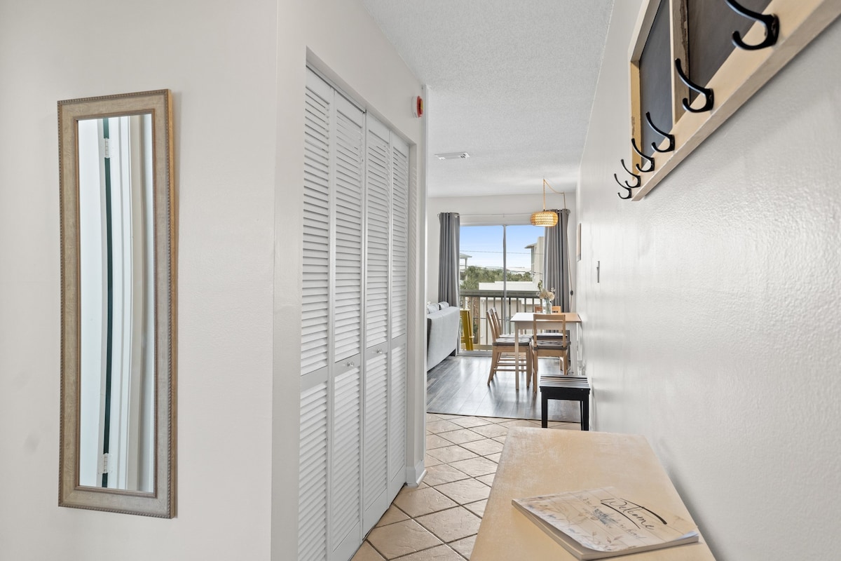 Step inside and be greeted by the balcony views.