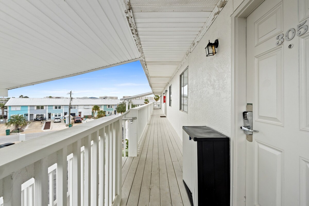 3 Beaches + 2 Free Bikes - Stay at Always Salty! image 30