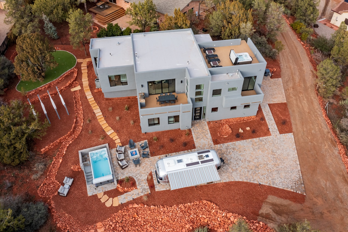 Endless Pool out front - Hot tub on the roof!