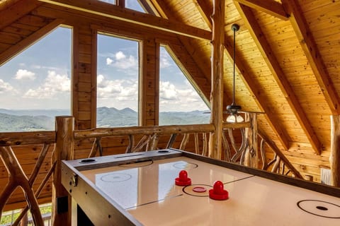 Getaway Cabin- Stunning Smoky Mt Views/Hot tub