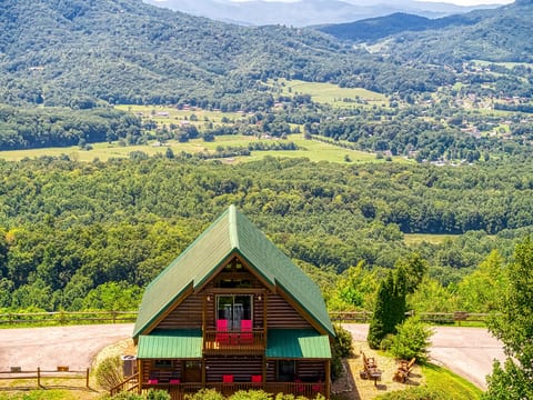 Getaway Cabin- Stunning Smoky Mt Views/Hot tub