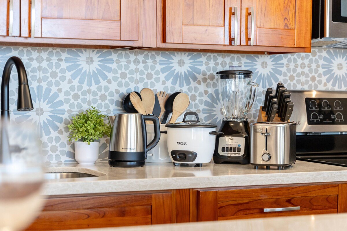 Oahu. Ocean Views. Walk to Waikiki Beach. AC. - Honolulu