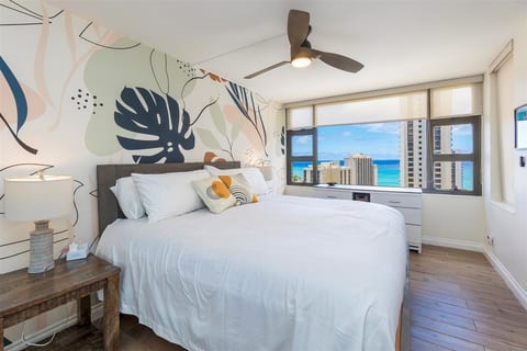Oahu. Ocean Views. Walk to Waikiki Beach. AC.