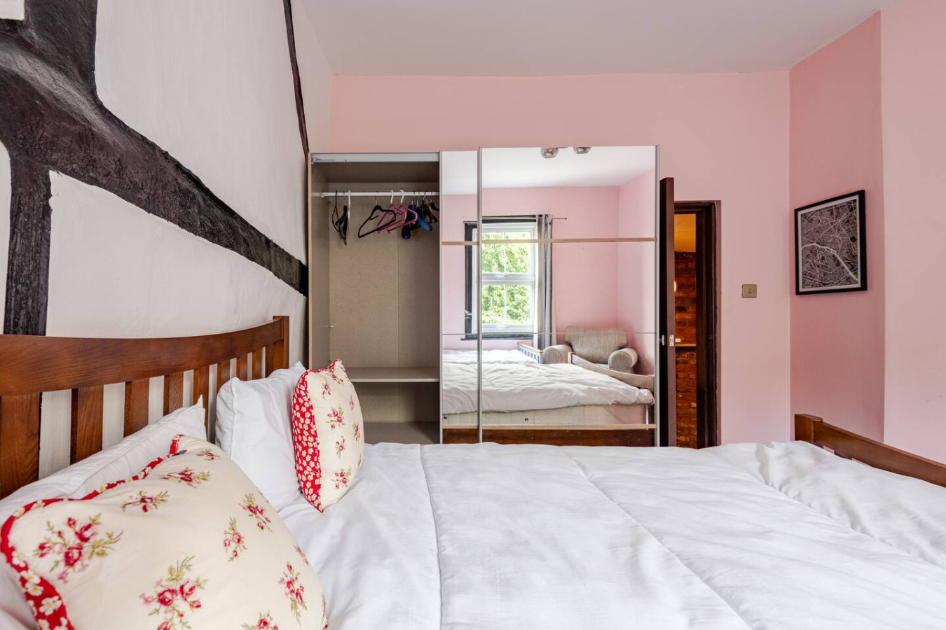 2-Bed Cottage Gloucester City - Gloucestershire