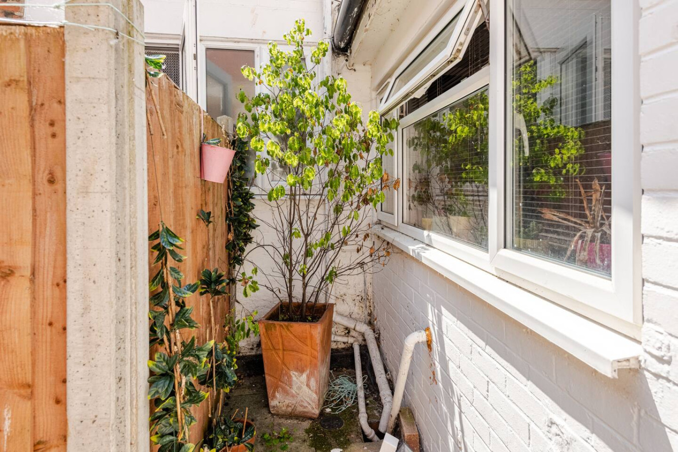 2-Bed Cottage Gloucester City - Gloucestershire