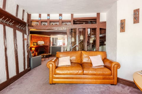 2-Bed Cottage Gloucester City