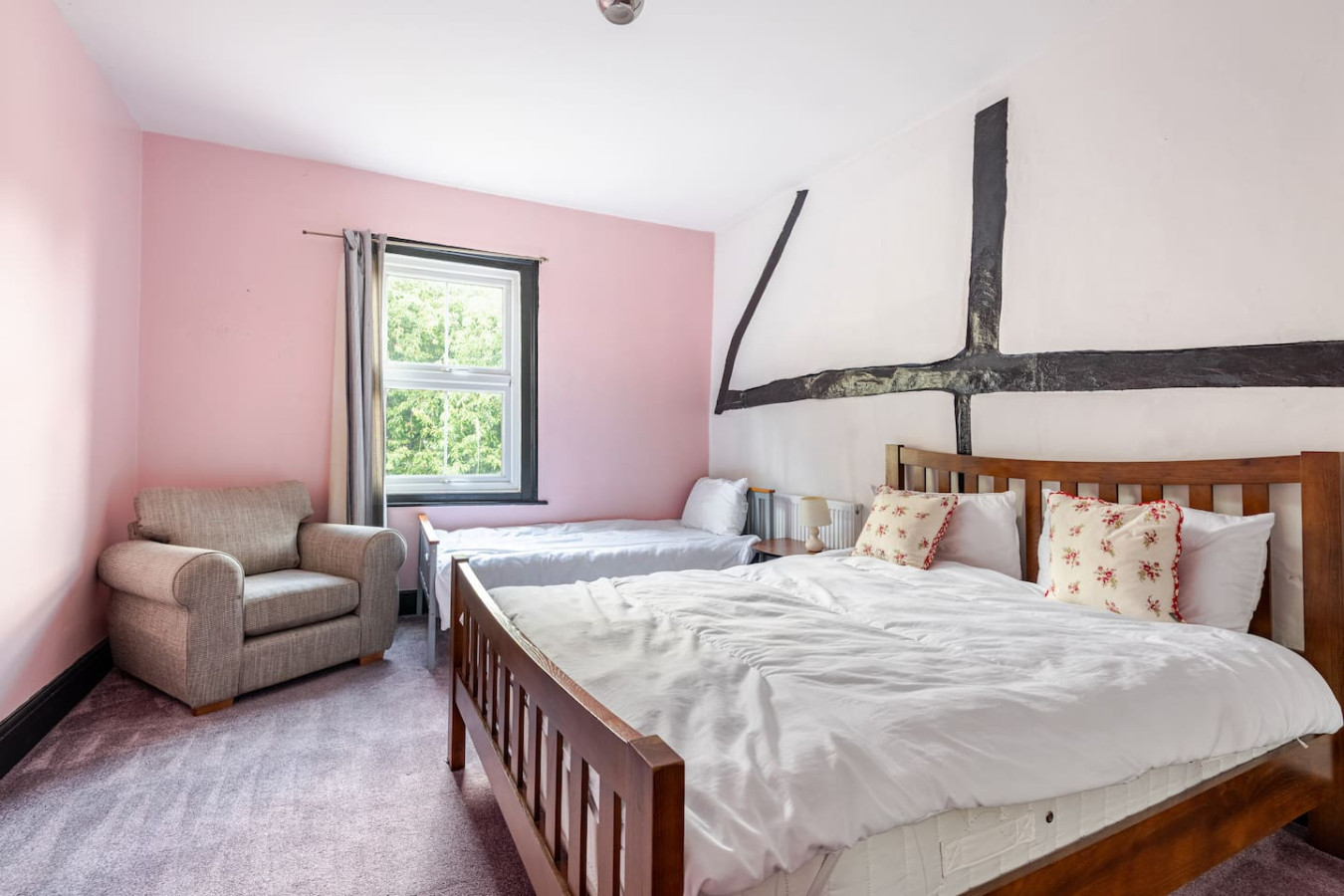 2-Bed Cottage Gloucester City - Gloucestershire