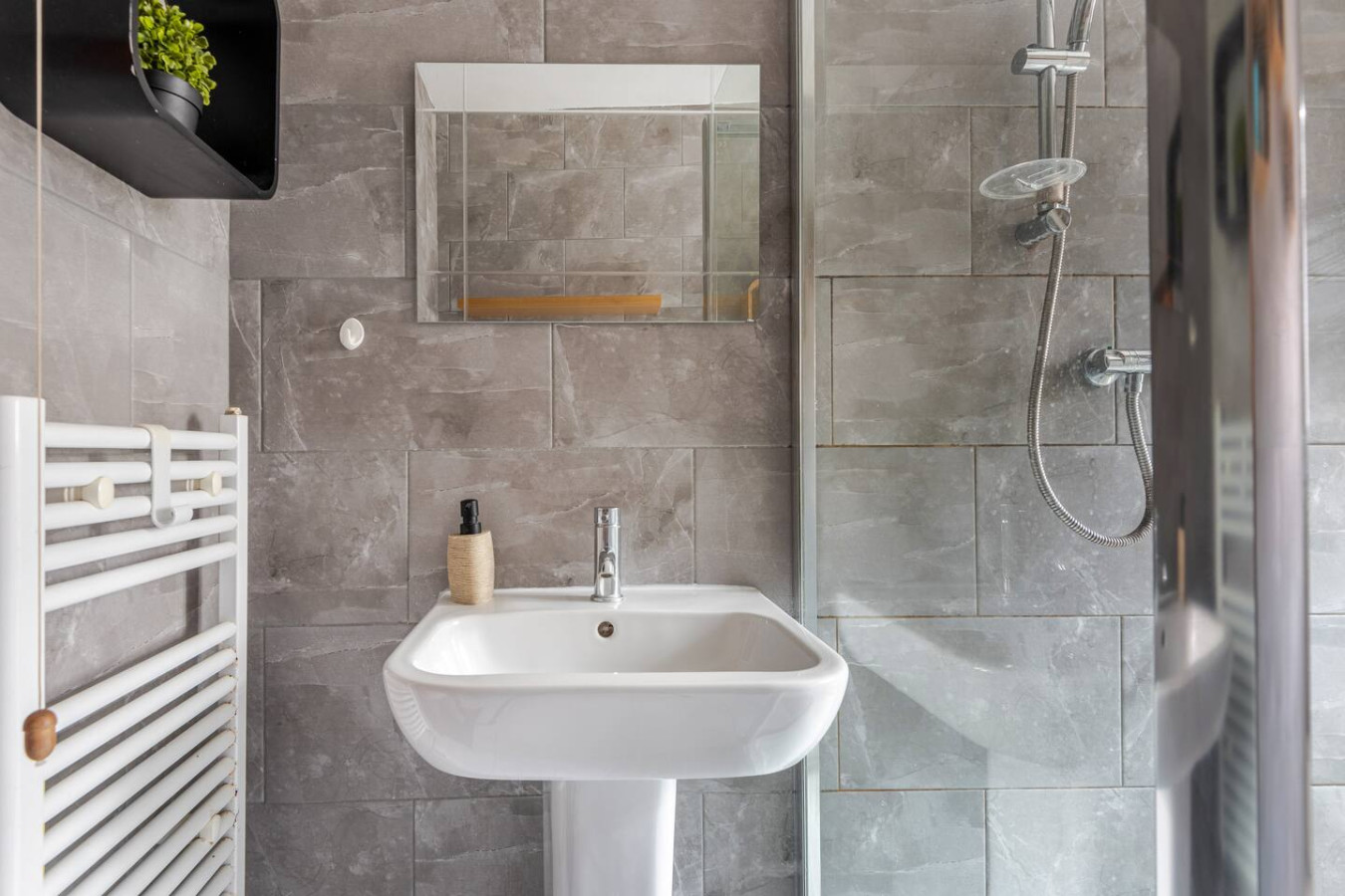 2-Bed Cottage Gloucester City - Gloucestershire