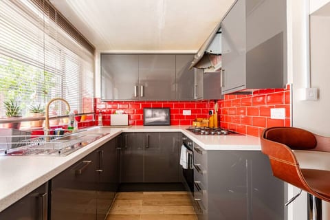 2-Bed Cottage Gloucester City