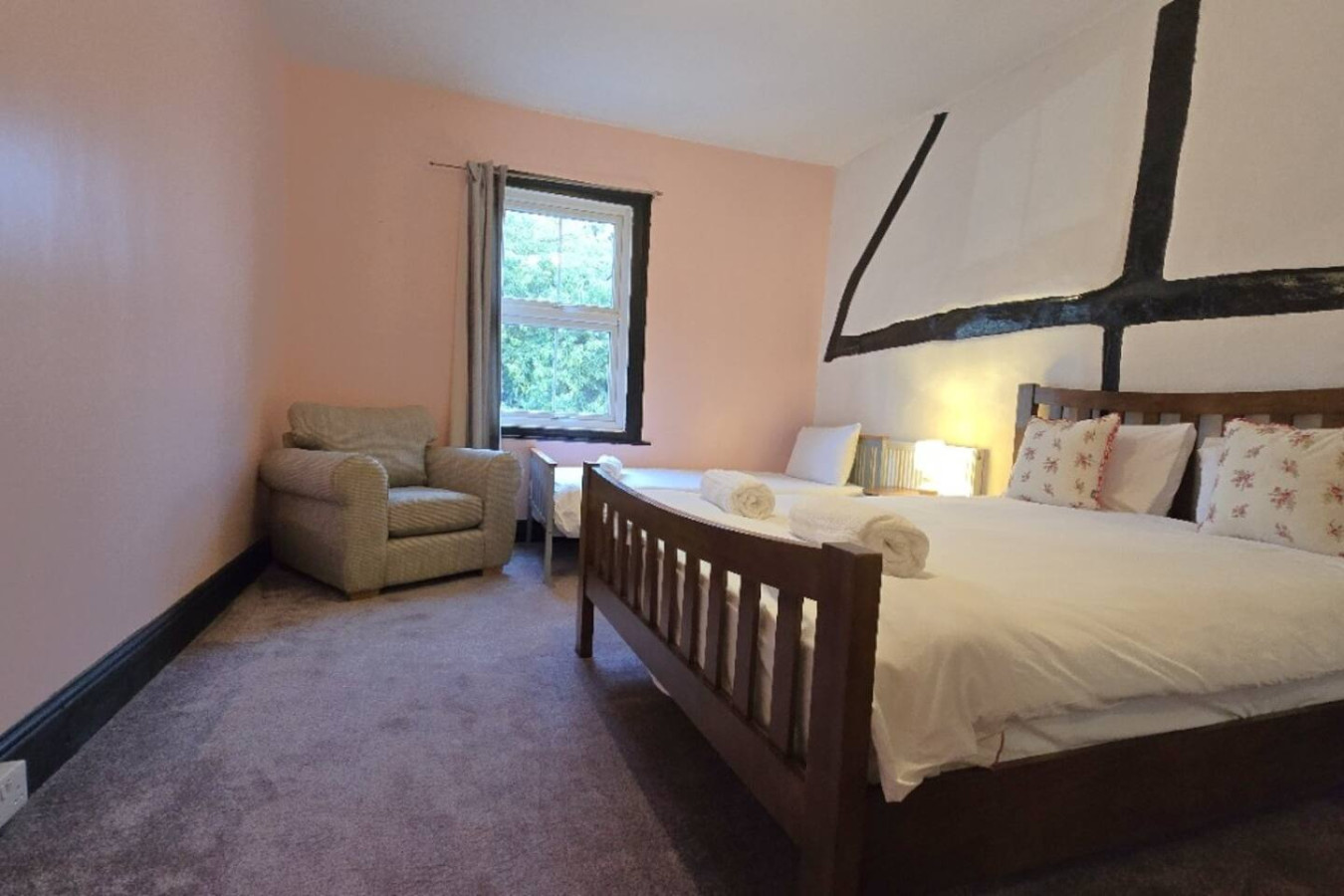 2-Bed Cottage Gloucester City - Gloucestershire