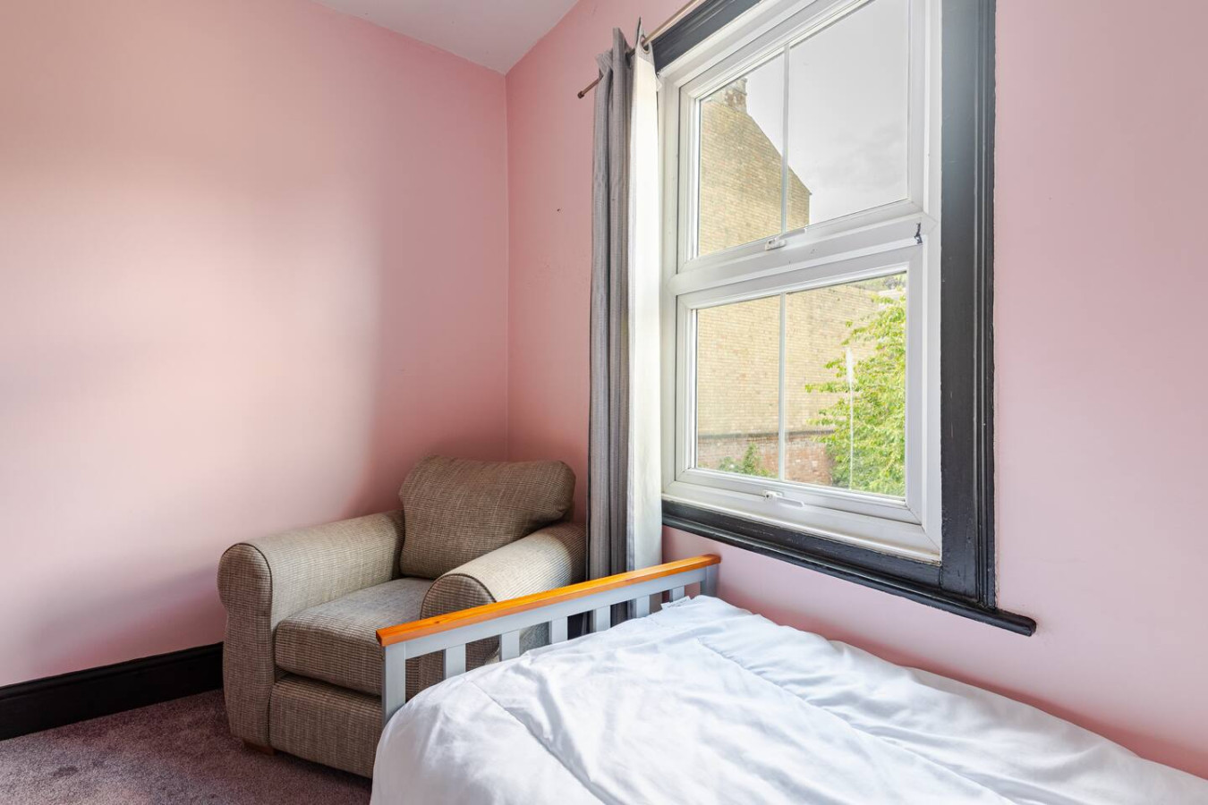 2-Bed Cottage Gloucester City - Gloucestershire