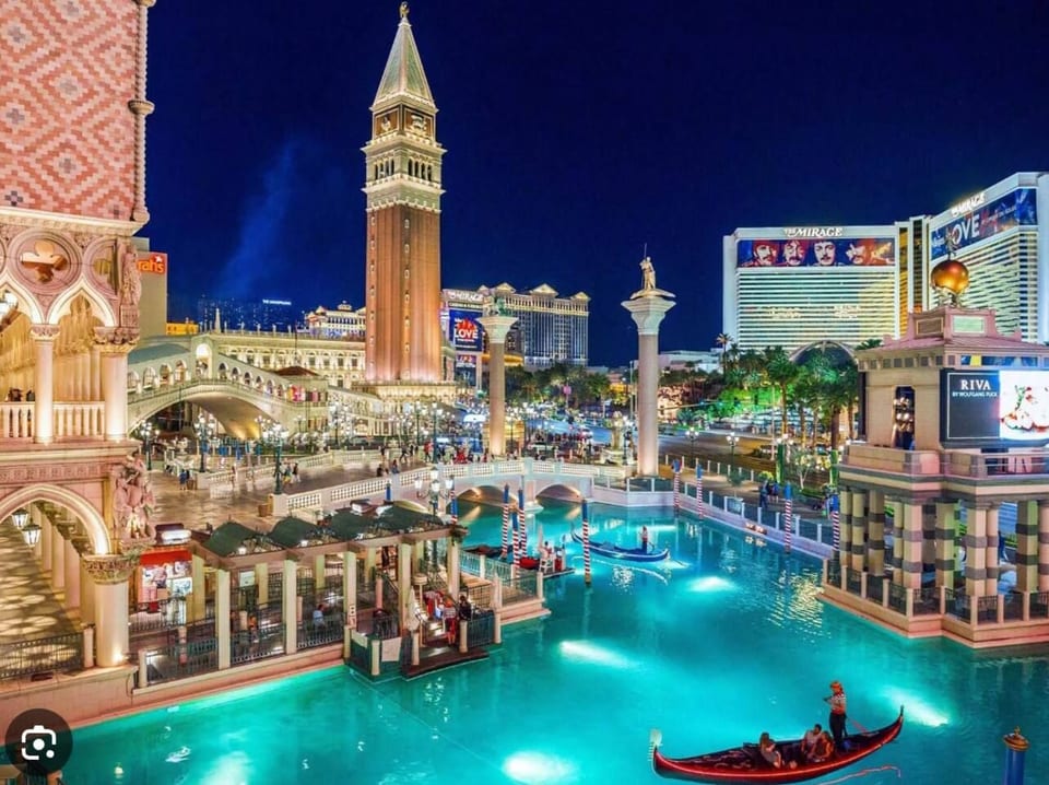 Trendy Villa near Vegas Strip with Pool hot & tub El camino - Holiday Home - Holiday Home - Clark County