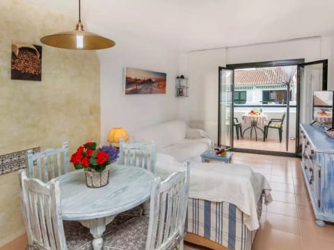 Coto Gamo Holiday Escape