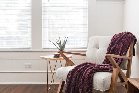 [CLEAN] Cozy Craftsman near downtown! image 2
