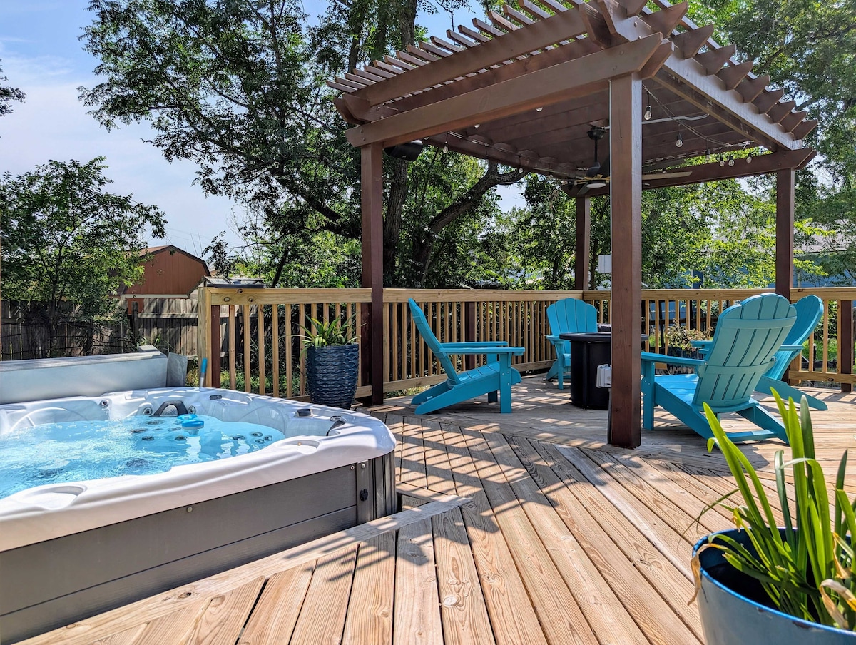 [CLEAN] Cozy Craftsman near downtown! image 1