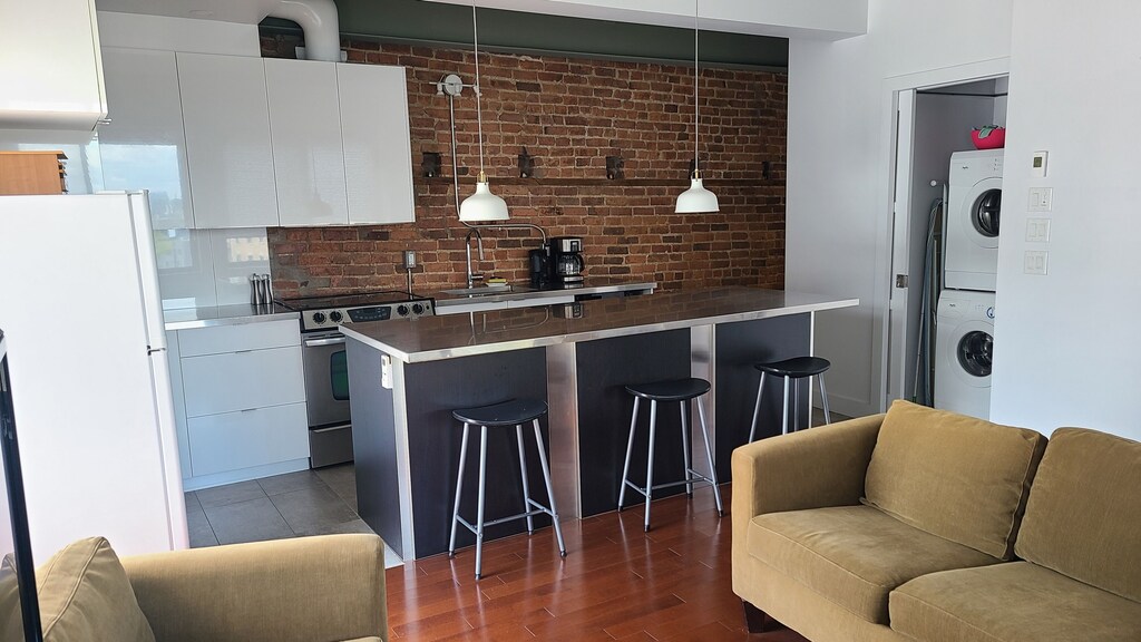 Downtown | Rooftop terrace | Parking - by mtlFlats image 1