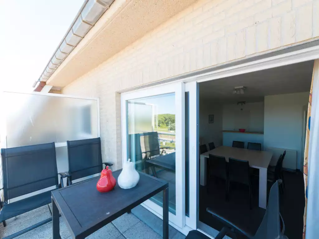 Strandhuis with balcony