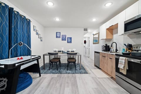 Blue Topaz | Near Art District | WiFi