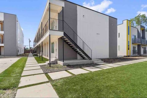 Obsidian Rose | 2 Br | 10 mins State Fair