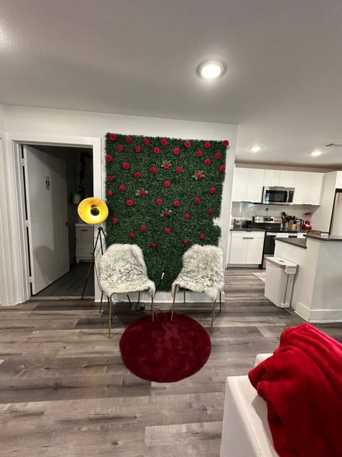 Obsidian Rose | 2 Br | 10 mins State Fair