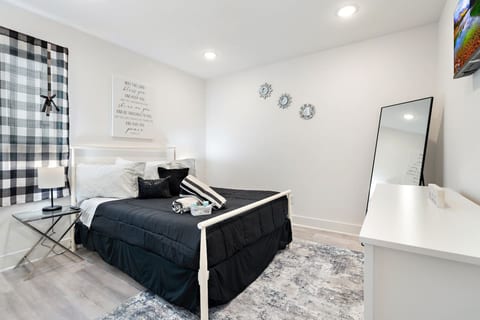 Fully Stocked Kitchen | 5 Min From State Fair