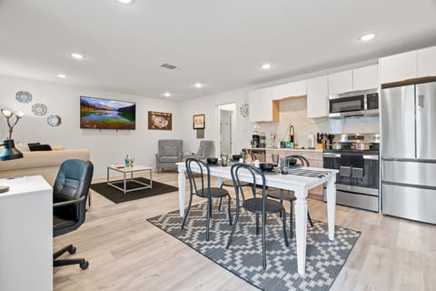 Fully Stocked Kitchen | 5 Min From State Fair
