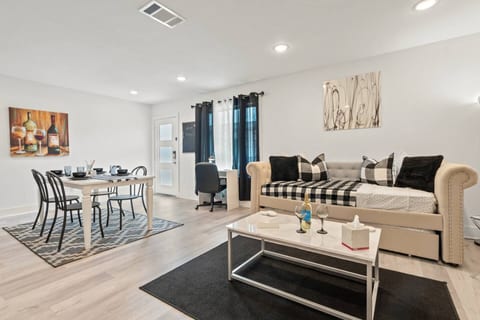 Fully Stocked Kitchen | 5 Min From State Fair