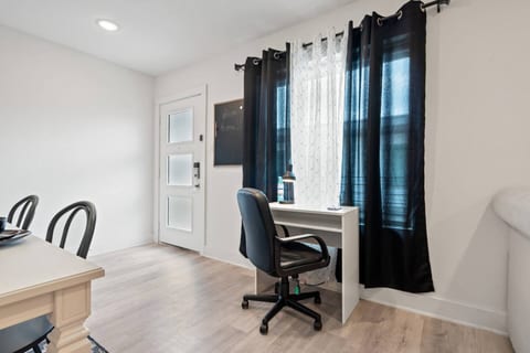 Fully Stocked Kitchen | 5 Min From State Fair