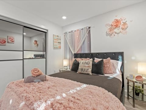 Pink Pop Studio | Pet Friendly | Gated Parking