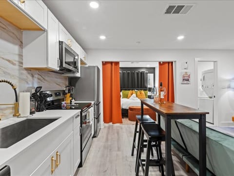Jackpot Studio | 5 mins from Lower Greenville