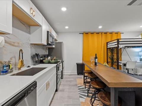 Nest Studio | 11 mins From Klyde Warren Park