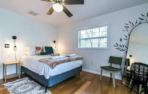 RiverSide Getaway with view /dock/fishing/kayak