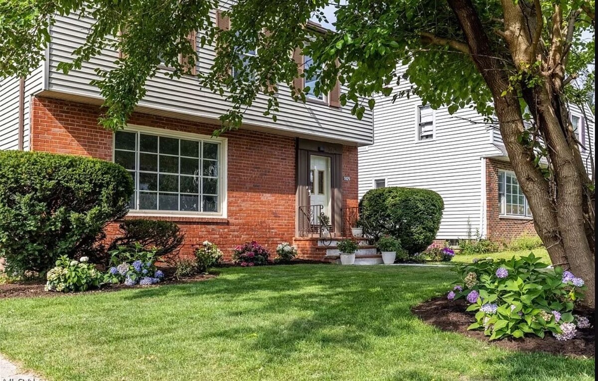 luxurious-and-spacious-unit-near-cleveland/