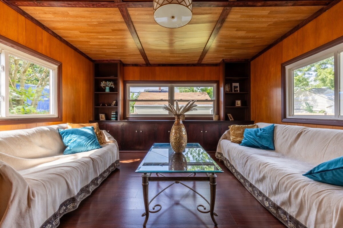 luxurious-and-spacious-unit-near-cleveland/