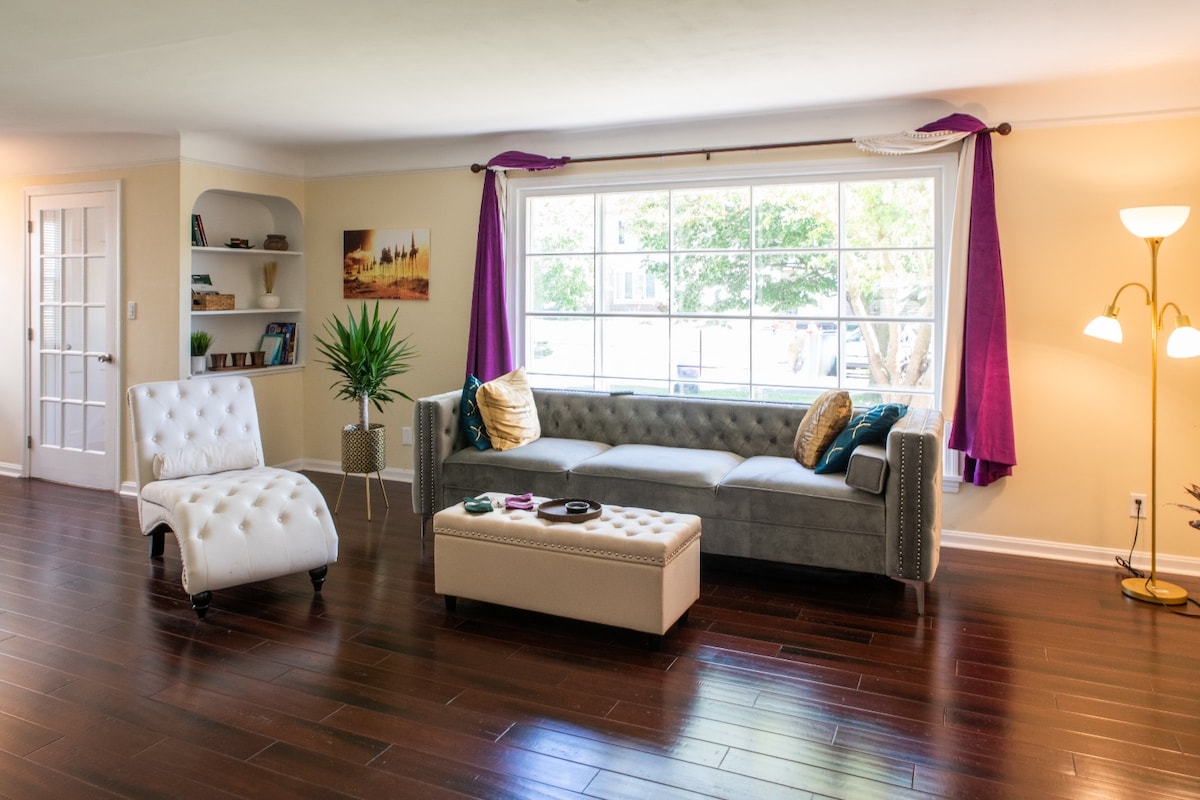 Luxurious  & Spacious unit near Cleveland