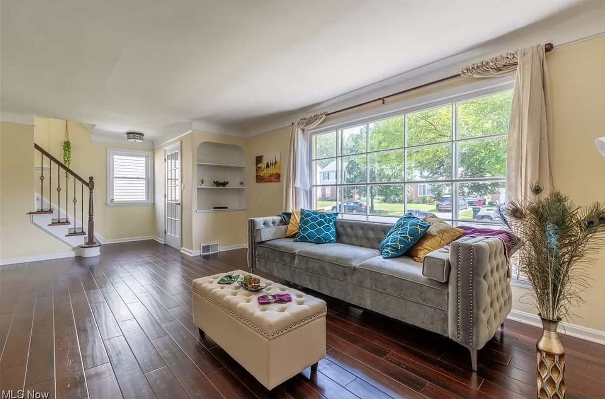 luxurious-and-spacious-unit-near-cleveland/