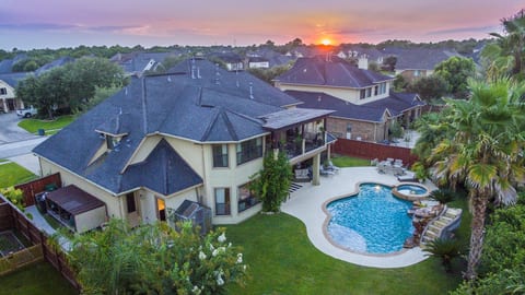 7 Bedroom Luxury Retreat | Pool Hot Tub | Monthly image 5